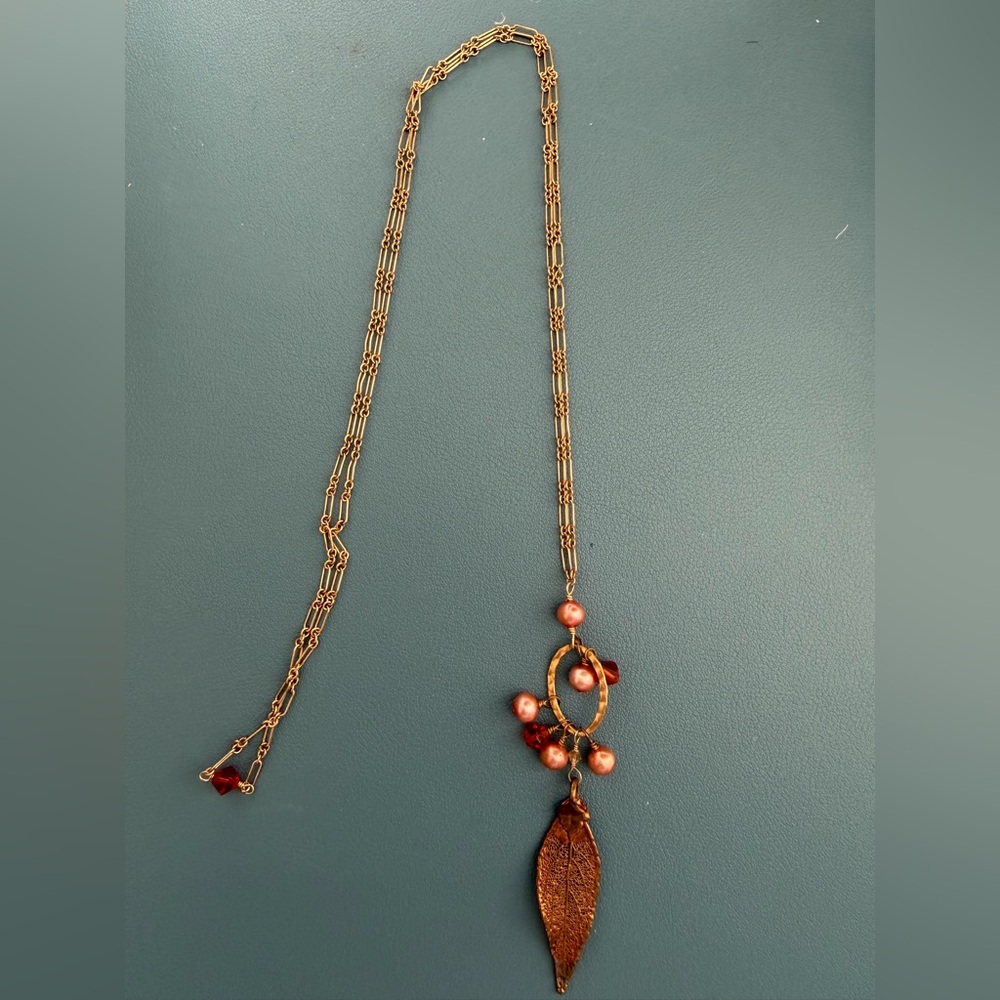 Rose gold color leaf pendant necklace